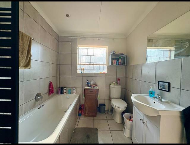 3 BEDROOM DUPLEX FOR SALE IN STRUBENVALE
